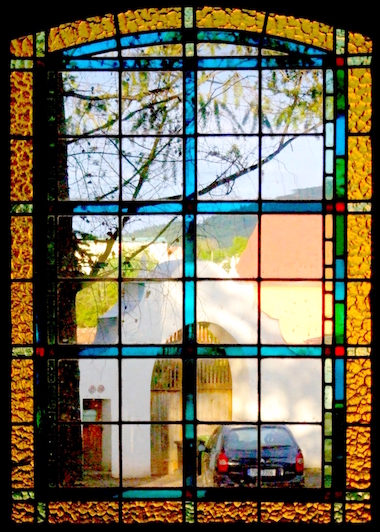 Okenní vitráž - kaplička Žalany